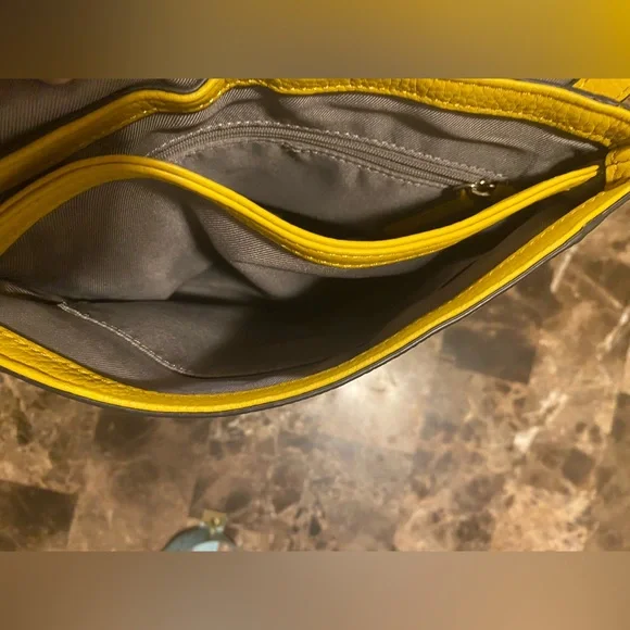Sold🛑💛Vince Camuto~Leather Crossbody Front/Flap Color-Dandelion - Picture 7 of 12